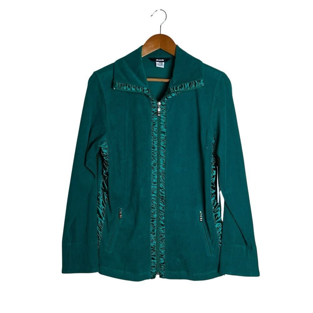 NWT! Alia full zip vintage sweater. Size small